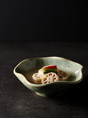 포토 JPG 그릇 한식 음식 반찬 사람없음 연근 동치미 한그릇 플레이팅 국내포토 1 식기 채소 김치 상차림 파일형식