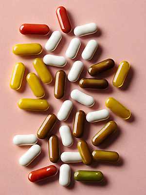 JPG 편집이미지 그림자 사람없음 알약 약 여러개 가득함 많음 편집실사 AI포토 AI콘텐츠 다수 컨셉 의학 CG 파일형식