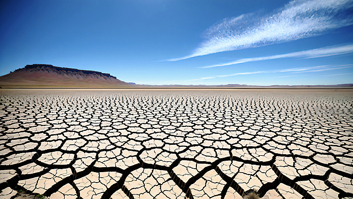 JPG 구름 편집이미지 하늘 건조 풍경 사람없음 균열 땅 자연재해 가뭄 편집실사 AI포토 AI콘텐츠 자연요소 모션 날씨 CG 재해 파일형식
