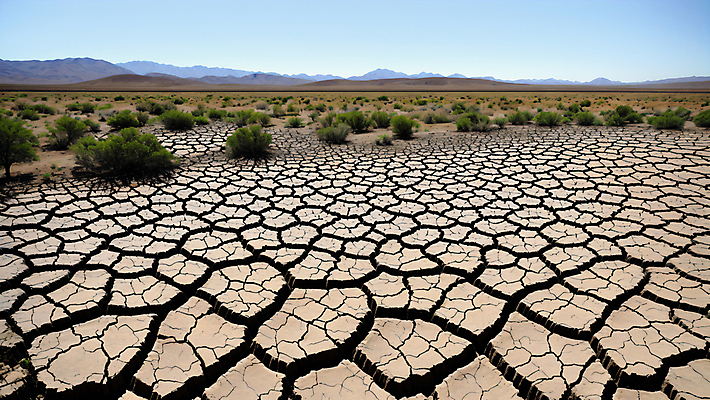 JPG 편집이미지 하늘 건조 풍경 사람없음 균열 땅 자연재해 가뭄 편집실사 AI포토 AI콘텐츠 모션 날씨 CG 재해 파일형식