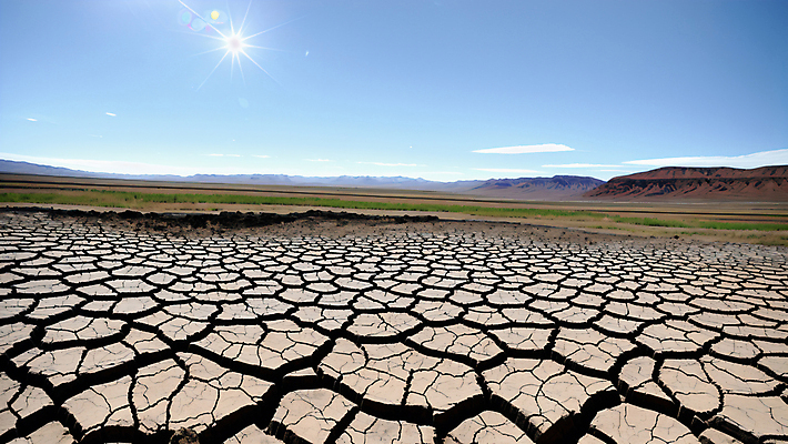 JPG 편집이미지 하늘 건조 풍경 사람없음 태양 균열 땅 자연재해 가뭄 편집실사 AI포토 AI콘텐츠 자연요소 모션 날씨 CG 재해 파일형식