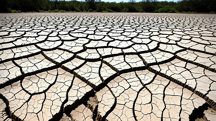 JPG 편집이미지 건조 풍경 사람없음 균열 땅 자연재해 가뭄 편집실사 AI포토 AI콘텐츠 모션 날씨 CG 재해 파일형식