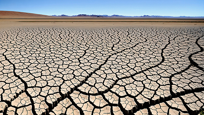 JPG 편집이미지 하늘 건조 풍경 사람없음 균열 땅 자연재해 가뭄 편집실사 AI포토 AI콘텐츠 모션 날씨 CG 재해 파일형식