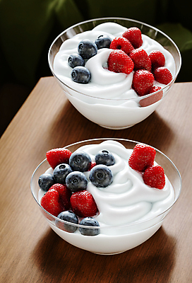 JPG 편집이미지 그릇 음식 딸기 사람없음 디지털합성 블루베리 토핑 요거트 나무탁자 편집소스 편집실사 AI포토 AI콘텐츠 식기 과일 탁자 유제품 CG 파일형식