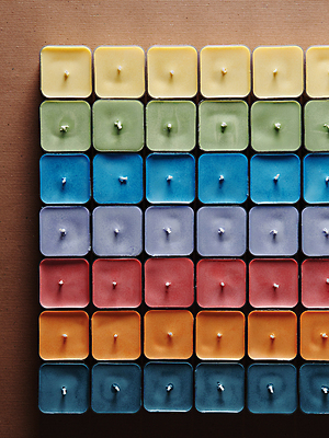 포토 JPG 사람없음 하이앵글 컬러풀 여러개 다양 오브젝트 정사각형 일렬 향 향초 무지개색 국내포토 도형 뷰포인트 컬러 다수 초 파일형식