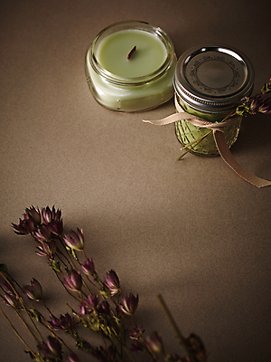 포토 JPG 리본 선물 사람없음 하이앵글 갈색 어둠 오브젝트 향 향초 드라이플라워 국내포토 꽃 뷰포인트 컬러 초 파일형식