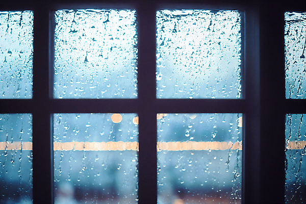 JPG 편집이미지 창문 풍경 사람없음 파란색 비 보케 블러효과 편집실사 AI포토 AI콘텐츠 자연요소 컬러 날씨 CG 블러 파일형식 효과