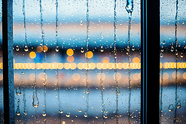 JPG 편집이미지 창문 풍경 사람없음 비 빗방울 보케 블러효과 편집실사 AI포토 AI콘텐츠 자연요소 날씨 비_날씨 CG 블러 파일형식 효과