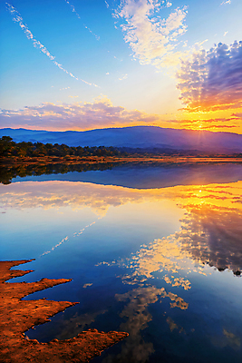 JPG 구름 편집이미지 하늘 산 풍경 사람없음 야외 강 반사 일몰 편집실사 AI포토 AI콘텐츠 자연요소 노을 CG 파일형식