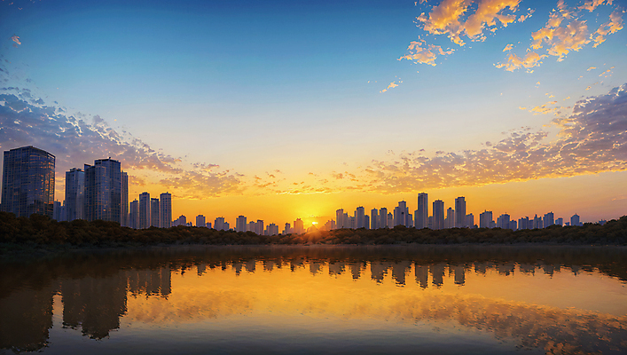 JPG 구름 편집이미지 하늘 풍경 빌딩 사람없음 야외 강 반사 일몰 도시 편집실사 AI포토 AI콘텐츠 자연요소 건물 노을 CG 파일형식
