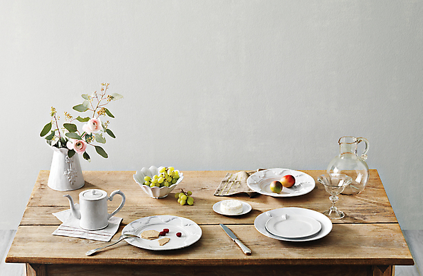 포토 JPG 접시 포크 잔 사람없음 쿠키 꽃병 앤티크 나이프 고급 찻주전자 천 오브젝트 청포도 자두 나무탁자 블루치즈 플레이팅 국내포토 식기 꽃 컨셉 과일 탁자 포도 주전자 디저트 치즈 직물 칼 상차림 파일형식