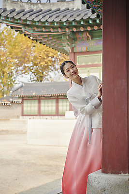 포토 JPG 주간 전신 한국전통 여자 서울 한명 미소 20대 성인 야외 앞모습 한국인 가을 기둥 한복 경복궁 단아함 성인여자한명만 국내포토 자연요소 1 전통 계절 건축 뷰포인트 한국 표정 사람 동양인 청년 궁전 전통의상 여자한명만 성인여자만 파일형식