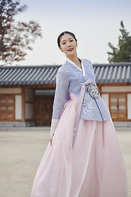 포토 JPG 주간 전신 한국전통 응시 여자 서울 한명 서기 20대 성인 야외 옆모습 한국인 가을 한복 경복궁 단아함 성인여자한명만 국내포토 자연요소 1 전통 시선 계절 뷰포인트 모션 한국 사람 동양인 청년 궁전 전통의상 여자한명만 성인여자만 파일형식