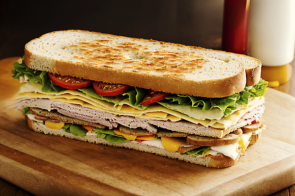 JPG 편집이미지 채소 치즈 사람없음 가득함 디지털합성 햄 나무도마 클럽샌드위치 편집실사 AI포토 AI콘텐츠 유제품 도마 샌드위치 육류 목재 CG 파일형식