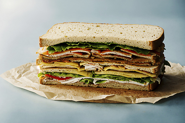 JPG 편집이미지 종이 채소 치즈 사람없음 가득함 디지털합성 햄 클럽샌드위치 종이호일 편집실사 AI포토 AI콘텐츠 유제품 샌드위치 육류 CG 파일형식