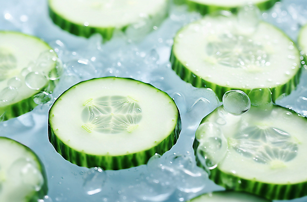 JPG 편집이미지 단면 오이 사람없음 물 얼음 물방울 디지털합성 슬라이스 얼음물 편집소스 편집실사 AI포토 AI콘텐츠 자연요소 채소 CG 파일형식
