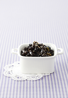 포토 JPG 그릇 반찬 사람없음 식사 체크무늬 검은콩 콩조림 플레이팅 국내포토 식기 음식 무늬 콩 상차림 조림 파일형식