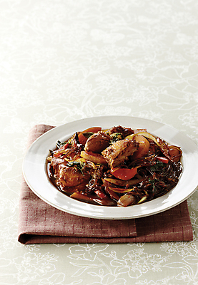 포토 JPG 접시 반찬 사람없음 식사 닭고기 천 매움 닭고기요리 당면 찜닭 플레이팅 국내포토 식기 음식 육류 직물 맛 상차림 파일형식