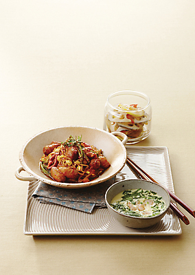 포토 JPG 그릇 접시 젓가락 반찬 쟁반 사람없음 식사 천 찜 무침 연근 계란찜 미더덕 연근요리 플레이팅 국내포토 식기 음식 채소 수저 수중동물 직물 상차림 계란요리 파일형식