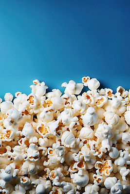 JPG 편집이미지 사람없음 파란색 팝콘 카피스페이스 편집실사 AI포토 AI콘텐츠 컬러 공백 CG 파일형식