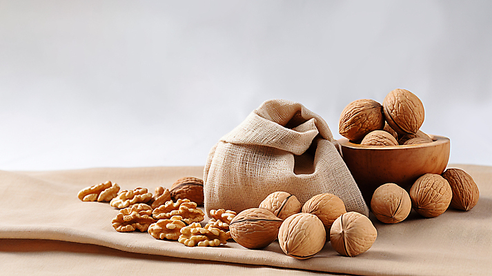 JPG 편집이미지 사람없음 갈색 견과류 디지털합성 오브젝트 담기 호두 자루 나무그릇 편집소스 편집실사 AI포토 AI콘텐츠 그릇 컬러 모션 목재 CG 파일형식