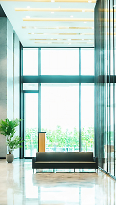 JPG 편집이미지 회사 창문 실내 사람없음 소파 공간 라운지 복도 편집실사 AI포토 AI콘텐츠 의자 비즈니스 내부 CG 파일형식