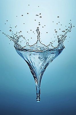 JPG 편집이미지 기념일 자연 이벤트 사람없음 물 파란색 물방울 튀는물 세계물의날 스플래쉬 편집실사 AI컴퓨터그래픽 AI콘텐츠 자연요소 컬러 CG 생태계 액체표현 파일형식 법정기념일