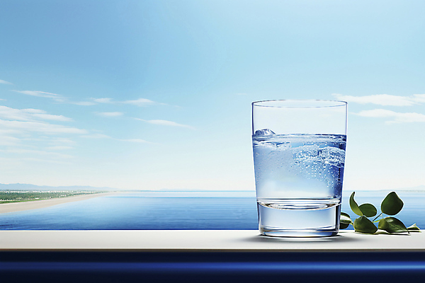 JPG 편집이미지 기념일 자연 이벤트 사람없음 컵 물 물방울 풀잎 세계물의날 편집실사 AI컴퓨터그래픽 AI콘텐츠 자연요소 식기 잎 풀_식물 CG 생태계 파일형식 법정기념일