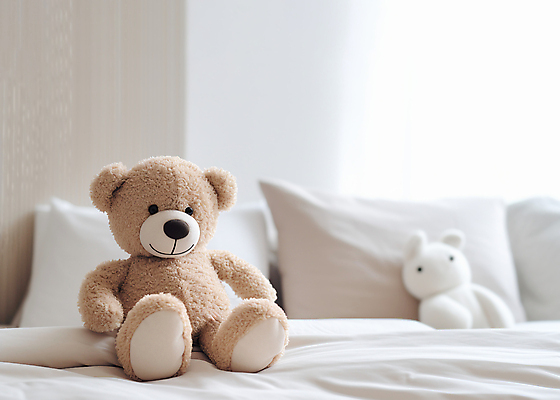 JPG 편집이미지 침구 사람없음 곰인형 아기용품 침대 디지털합성 오브젝트 토끼인형 블러효과 편집소스 편집실사 AI포토 AI콘텐츠 인형 가구 토끼 CG 블러 파일형식 효과