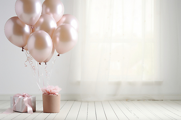 JPG 편집이미지 분홍색 창문 기념 사람없음 선물상자 공간 흰색 커튼 풍선 돌잔치 첫돌 편집실사 AI포토 AI콘텐츠 컬러 선물 상자 돌_생일 CG 파일형식
