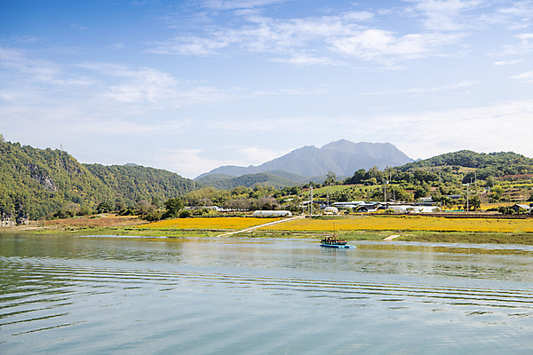 포토 JPG 구름 자연 하늘 산 풍경 사람없음 가을 힐링 남한강 단양 국내포토 자연요소 계절 강 생태계 충청북도 파일형식