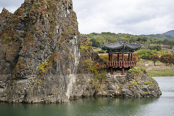 포토 JPG 구름 자연 하늘 산 풍경 사람없음 가을 정자 힐링 도담삼봉 국내포토 자연요소 건축물 계절 관광지 생태계 단양 파일형식