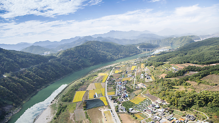 포토 JPG 구름 자연 하늘 산 풍경 사람없음 강 마을 가을 힐링 단양 국내포토 자연요소 계절 생태계 충청북도 파일형식