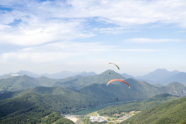 포토 JPG 구름 자연 하늘 산 풍경 사람없음 가을 힐링 패러글라이딩 단양 국내포토 자연요소 계절 스포츠 생태계 충청북도 파일형식