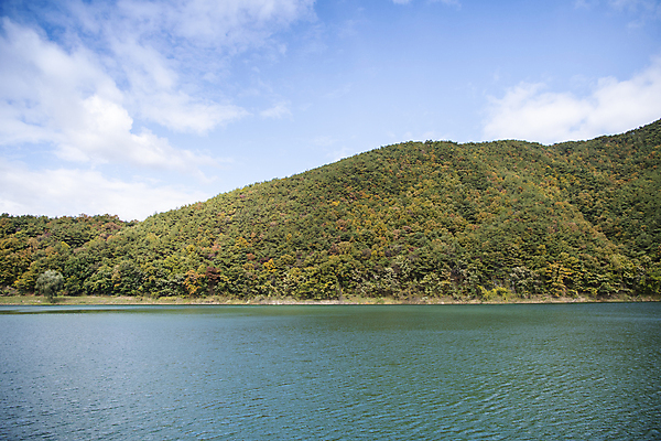 포토 JPG 구름 자연 하늘 산 풍경 사람없음 가을 힐링 남한강 단양 상류 국내포토 자연요소 계절 강 생태계 충청북도 파일형식