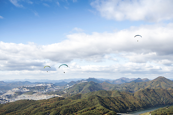 포토 JPG 구름 자연 하늘 산 풍경 사람없음 가을 힐링 패러글라이딩 단양 국내포토 자연요소 계절 스포츠 생태계 충청북도 파일형식