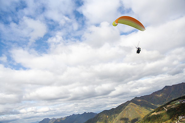 포토 JPG 구름 자연 하늘 휴가 휴식 산 풍경 사람없음 가을 힐링 패러글라이딩 단양 국내포토 자연요소 계절 스포츠 컨셉 생태계 충청북도 파일형식