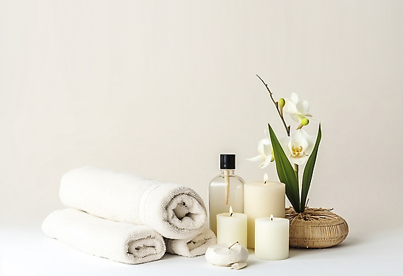 JPG 편집이미지 꽃 초 유리병 휴식 사람없음 수건 흰색 피부관리 힐링 스파용품 에스테틱 회복 편집실사 AI포토 AI콘텐츠 식물 컬러 컨셉 병_용기 위생용품 뷰티 스파 CG 오브젝트 파일형식