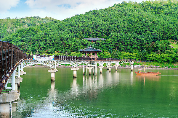 포토 JPG 해외이미지 디자인 외관 아시아 건축양식 하늘 거리 프레임 서울 한국 사람없음 야외 물 파란색 빛 강 도시풍경 반사 항구 새벽 도시 연결 큼 아치 장면 동쪽 남쪽 빛망울 철강 해외202004 해외포토 자연요소 건축 나라 컬러 교통시설 풍경 크기 방향 파일형식