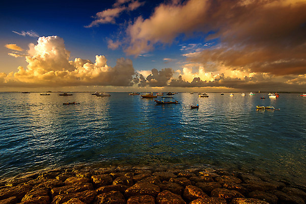 포토 JPG 해외이미지 구름 실루엣 호수 파도 바다 여행 백그라운드 오렌지 교통시설 자연 하늘 낚시 날씨 어류 풍경 사람없음 야외 빨간색 물 여름 파란색 빛 강 컬러풀 햇빛 태양 반사 평화 일출 황혼 일몰 만 어선 보트 야간 저녁 낚시꾼 포트 옛날 수평선 해외202004 해외포토 자연요소 계절 컬러 교통 컨셉 배_교통 과일 레저 촬영기법 노을 수중동물 시설 생태계 파일형식