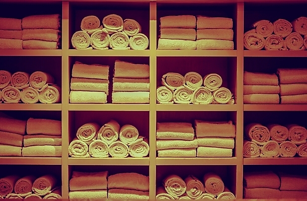 포토 JPG 해외이미지 벽 호텔 휴가 수영장 사람없음 가로 물 수건 우아함 청소 오브젝트 휴양지 샤워실 신발장 해외202004 해외포토 자연요소 컨셉 숙소 위생용품 장소 샤워시설 파일형식