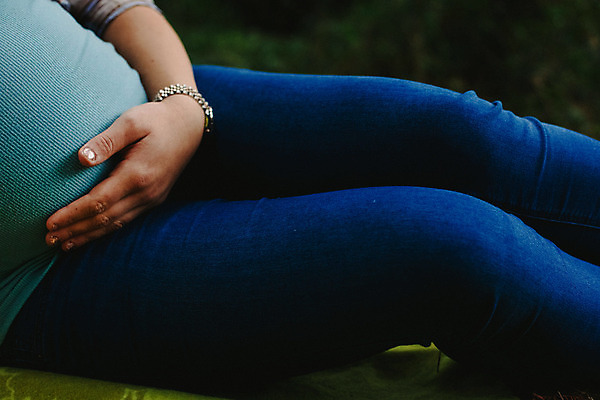 포토 JPG 해외이미지 손 여자 행복 백그라운드 신체 관계 자연 엄마 휴식 관리 사랑 사람 성인 사람없음 야외 빛 부모 희망 임산부 임신 낭만 육아 아기 잡기 기다림 태교 돌봄 의료성형뷰티 해외202004 해외포토 감정 컨셉 가족 모션 신체부위 생태계 파일형식