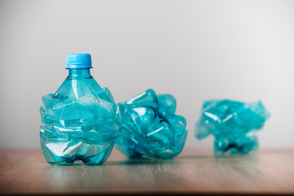 포토 JPG 해외이미지 사람없음 재활용 오염 쓰레기 폐기물 플라스틱 플라스틱병 해외202004 해외포토 재질 친환경 병_담는 파일형식