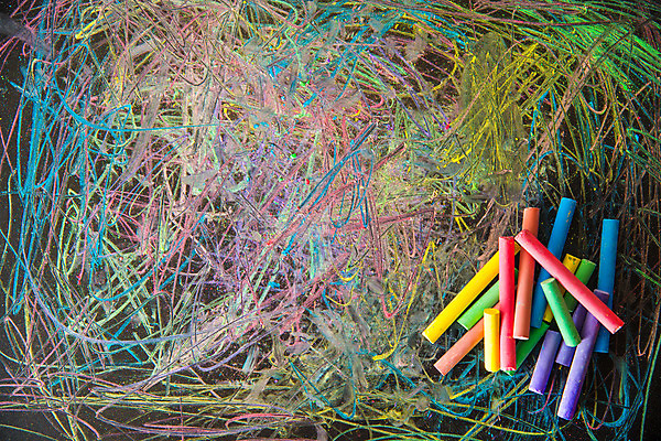 포토 JPG 해외이미지 디자인 교육 백그라운드 컨셉 무지개 학교 사람없음 학습 컬러풀 칠판 어둠 유치원 방 장비 수확 널 그림 분필 질감 해외202004 해외포토 자연요소 컬러 농업 초크 파일형식