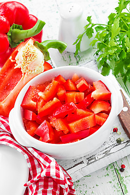 포토 JPG 해외이미지 음식 조각 백그라운드 농업 다이어트 채소 재료 고추 탁자 파프리카 건강 요리 사람없음 빨간색 초록색 빛 주방 젖음 종 흰색 물방울 신선 달콤 자르기 먹기 오브젝트 싱글 유기농 날것 후추 내추럴 불가리아 숙성 채식주의자 해외202004 해외포토 웰빙 산업 컬러 가구 모션 맛 향신료 채식 파일형식 남유럽