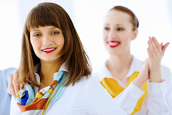 포토 JPG 해외이미지 직업 여자 남자 행복 회사 비즈니스 성공 노동자 서기 사람 20대 성인 두명 30대 사무실 흰색 표현 자신감 그룹 기자 대표 종업원 동료 경영자 리더 경영 많음 해외202004 해외포토 감정 컬러 컨셉 관계 모션 청년 장년 파일형식