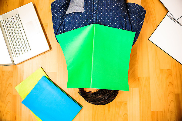 포토 JPG 해외이미지 직업 남자 비즈니스 휴식 바닥 직장 실내 한명 사람 성인 노트북 컴퓨터 눕기 사무실 비즈니스맨 파일 땅바닥 성인남자한명만 해외202004 해외포토 1 컨셉 회사 모션 내부 전자제품 직장인 남자한명만 성인남자만 파일형식