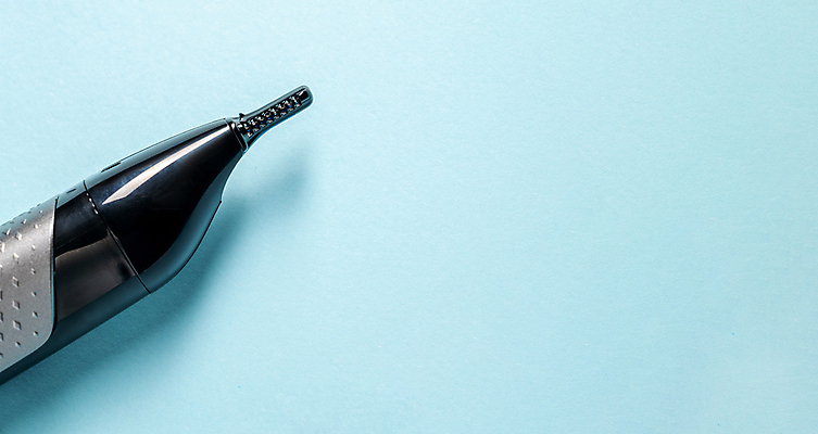 포토 JPG 해외이미지 남자 얼굴 백그라운드 건강 사람 사람없음 일상 뷰티 유행 기계 장비 흰색 공구 은색 자르기 무선전화기 코 귀 면도 손질 면도기 청소부 몸단장 순서 삭제 고립 돌봄 위생관리 커터 해외202309 해외포토 직업 컬러 모션 관리 라이프 신체부위 위생용품 도구 전화기 파일형식