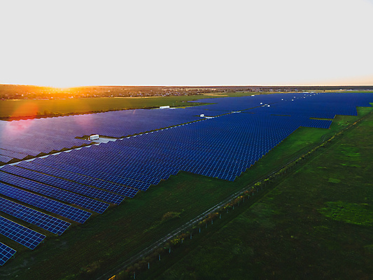 포토 JPG 해외이미지 식물 산업 백그라운드 밭 자연 미래 안테나 사람없음 야외 초록색 파란색 빛 햇빛 태양 농장 환경 힘 일몰 재활용 에너지 판넬 역 에코 태양에너지 시스템 세대 유지 패널 내추럴 항공촬영 혁명 드론 생태학 해외202309 해외포토 자연요소 교육 뷰포인트 컬러 컨셉 농업 통신 교통시설 노을 그린에너지 친환경 생태계 파일형식