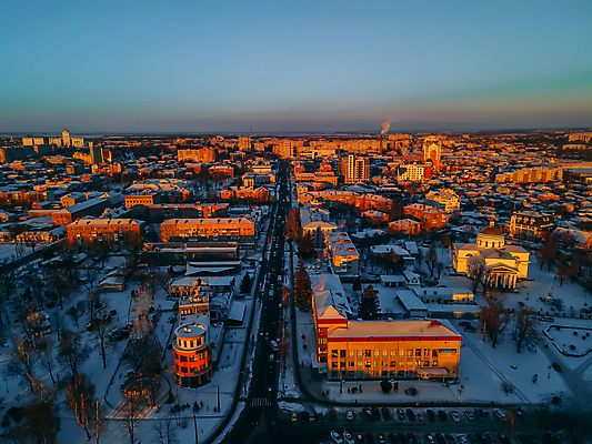 포토 JPG 해외이미지 계절 도로 겨울 자연 지붕 부동산 날씨 거리 주택 안테나 풍경 사람없음 야외 건물 도시풍경 냉동 얼음 운전 추위 흰색 도시 정상 아스팔트 옥상 서리 감시 커뮤니티 타운 항공촬영 교외 넘어짐 뒤뜰 드론 조감도 눈내림 해외202309 해외포토 자연요소 건축물 길 뷰포인트 컬러 통신 교통시설 모션 눈_날씨 재산 생태계 파일형식